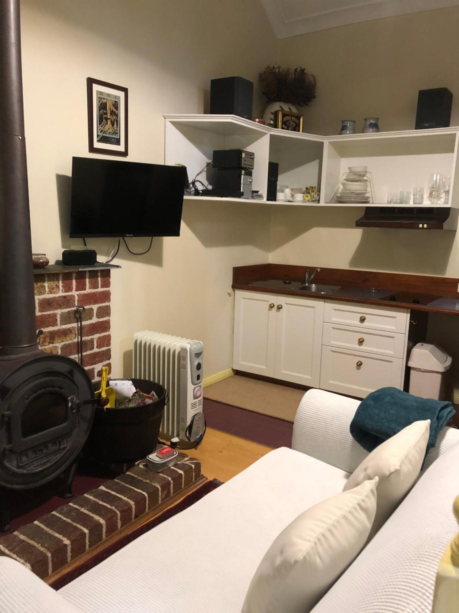ブラックヒース シークレッツ ハイドアウェイ スイーツ Bed & Breakfast エクステリア 写真