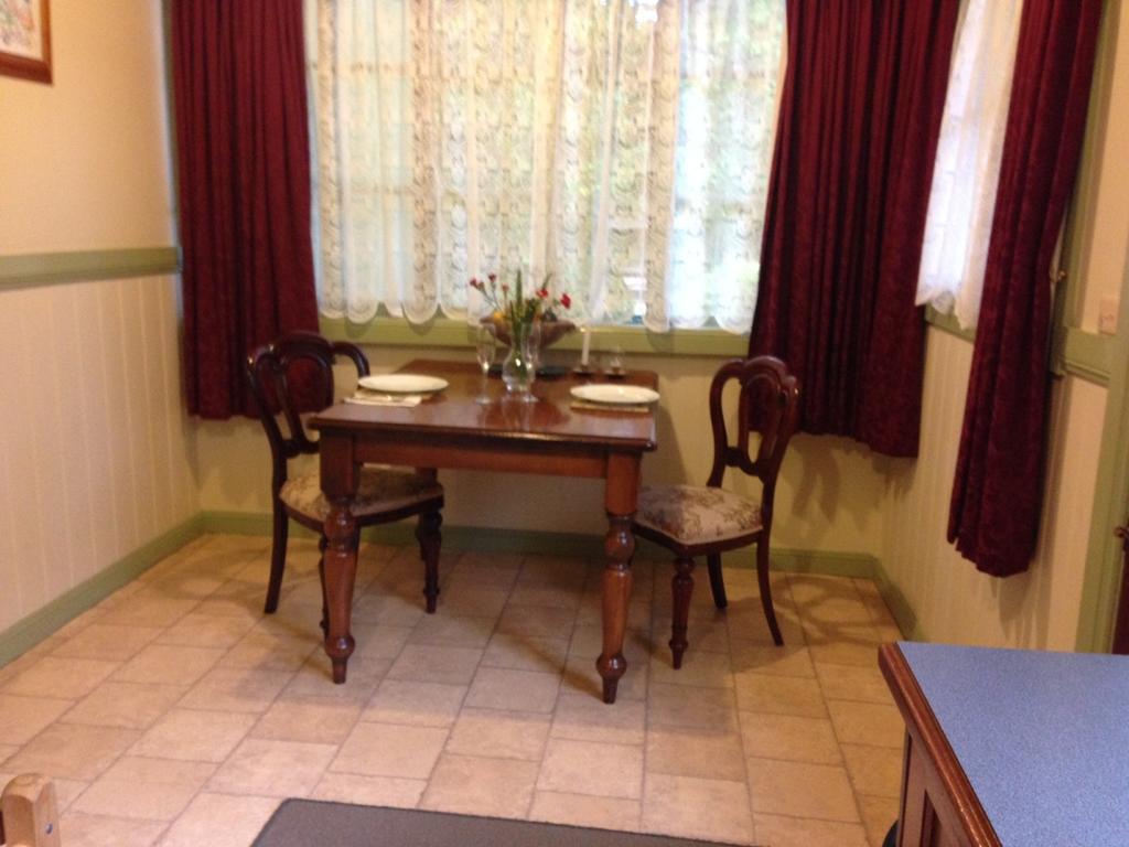 ブラックヒース シークレッツ ハイドアウェイ スイーツ Bed & Breakfast 部屋 写真