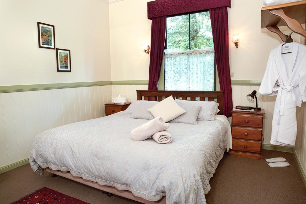 ブラックヒース シークレッツ ハイドアウェイ スイーツ Bed & Breakfast エクステリア 写真