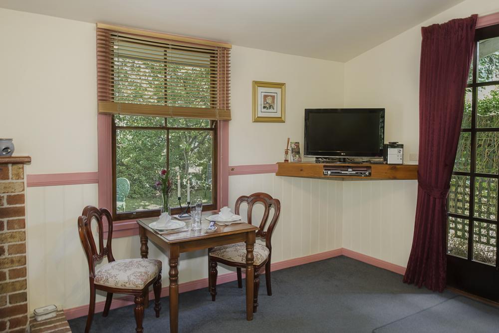 ブラックヒース シークレッツ ハイドアウェイ スイーツ Bed & Breakfast エクステリア 写真