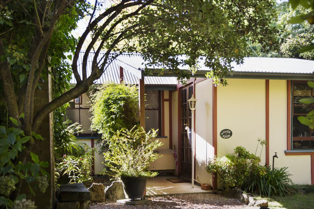 ブラックヒース シークレッツ ハイドアウェイ スイーツ Bed & Breakfast エクステリア 写真
