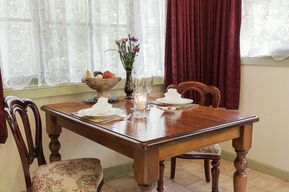 ブラックヒース シークレッツ ハイドアウェイ スイーツ Bed & Breakfast エクステリア 写真