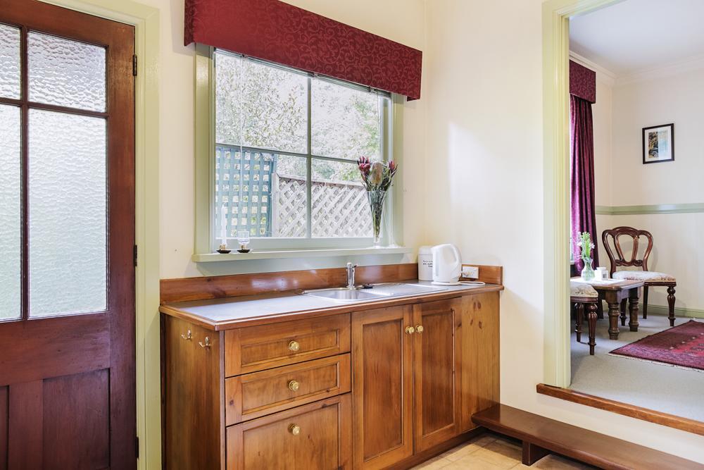 ブラックヒース シークレッツ ハイドアウェイ スイーツ Bed & Breakfast エクステリア 写真