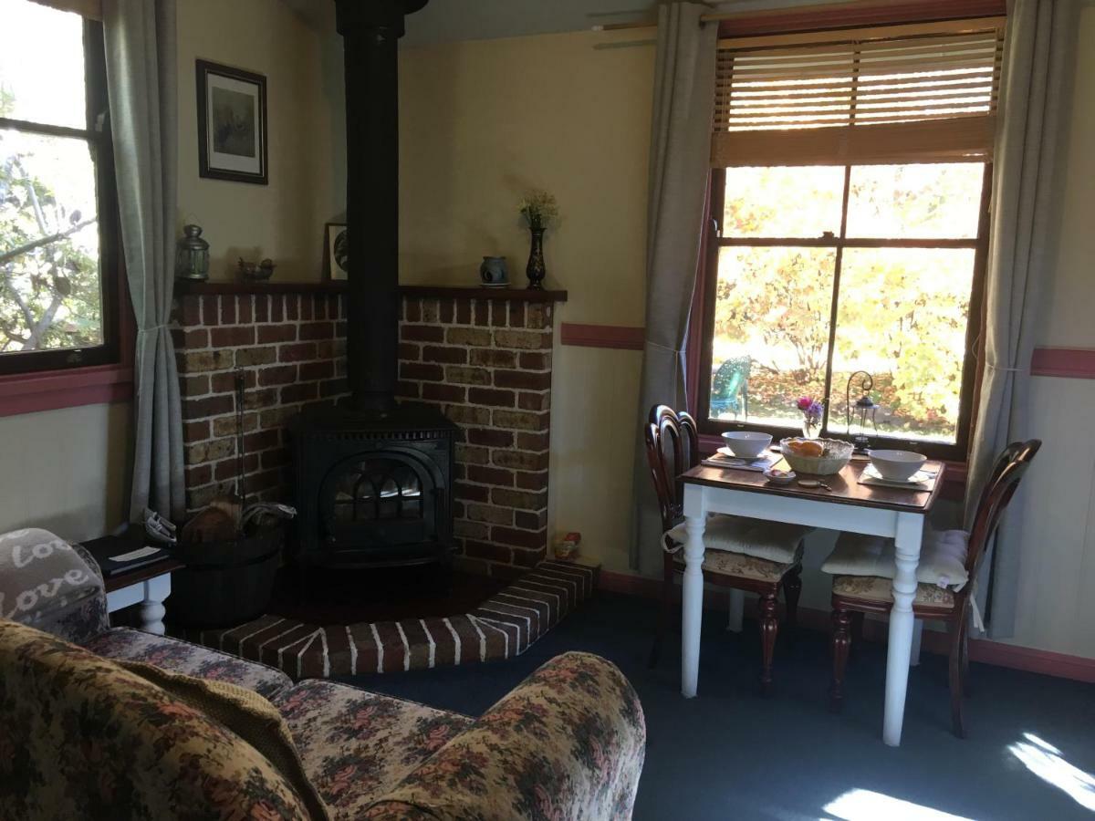 ブラックヒース シークレッツ ハイドアウェイ スイーツ Bed & Breakfast エクステリア 写真