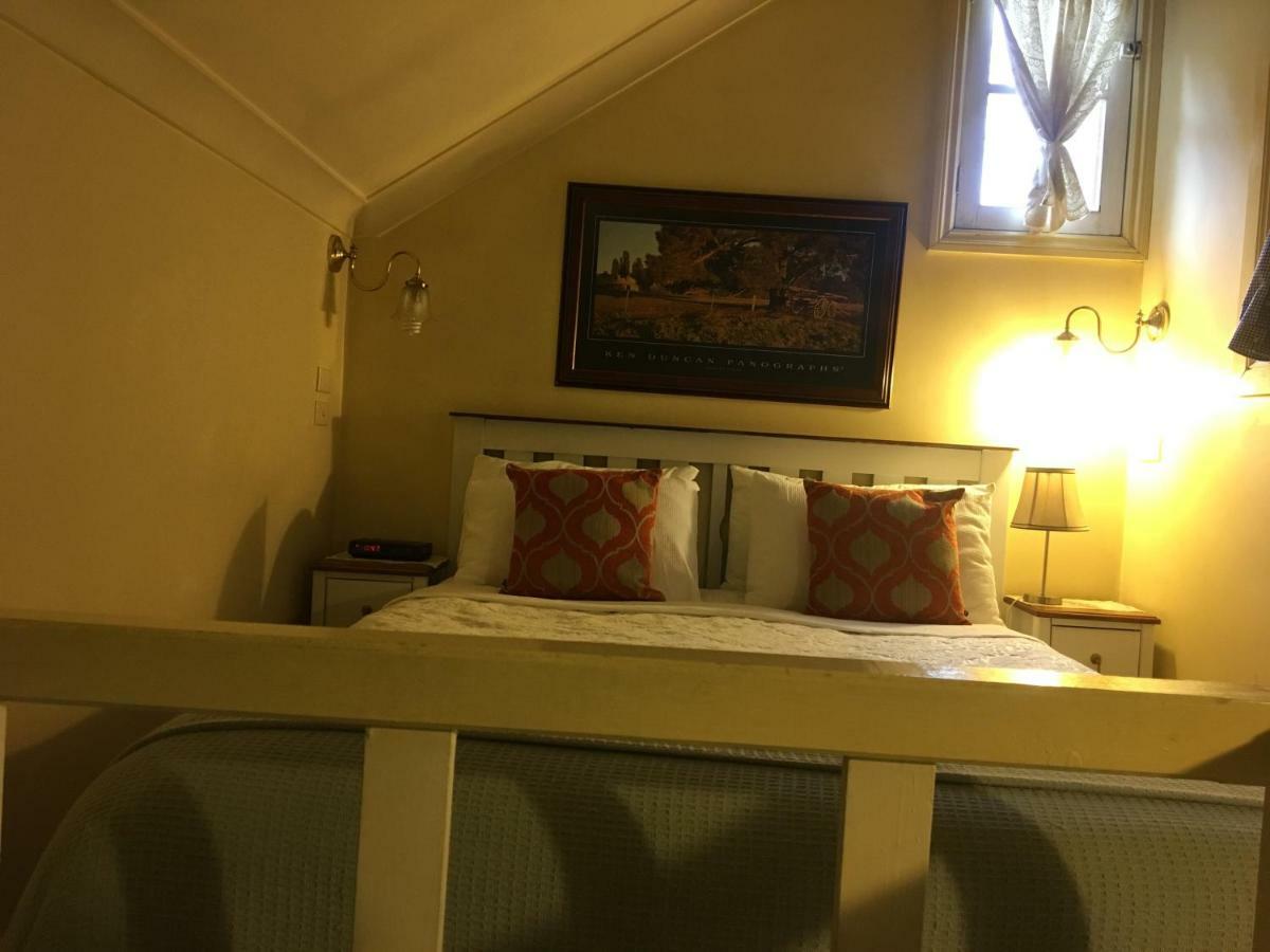 ブラックヒース シークレッツ ハイドアウェイ スイーツ Bed & Breakfast エクステリア 写真